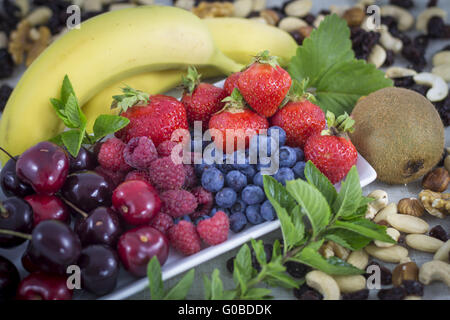 Frutta e noci Foto Stock