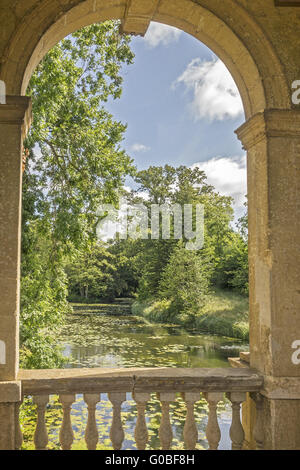 La vista dal ponte palladiano Stowe Gardens Bucki Foto Stock