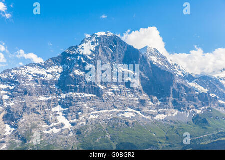 Vista del lato nord dell'Eiger, una famosa montagna delle Alpi in Svizzera. Foto Stock