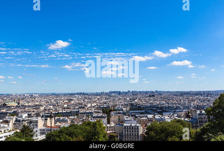 Vista di Parigi città sulla collina di Montmartre Foto Stock