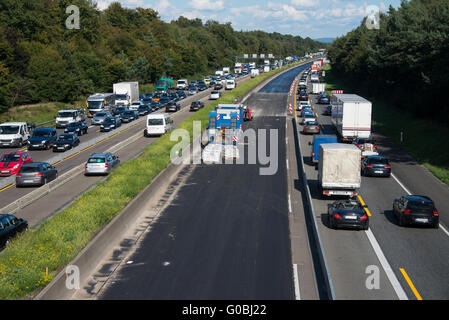 Inceppamento di traffico su autostrada Foto Stock