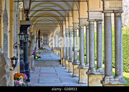 Architettura monumentale del Cimitero Mirogoj portici Foto Stock