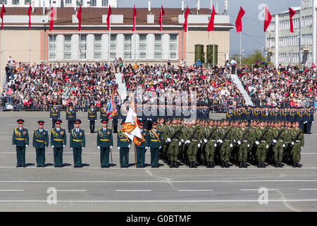 Soldati russi marzo presso la sfilata annuale Giornata della Vittoria, Maggio, 9, 2014 in Samara, Russia. Foto Stock