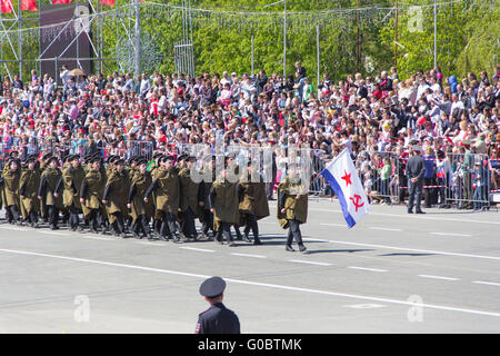 Soldati russi marzo presso la sfilata annuale Giornata della Vittoria, Maggio, 9, 2014 in Samara, Russia. Foto Stock
