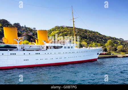 Famoso yacht Savarona che il fondatore della repubblica turca utilizzato per uso in Istanbul Foto Stock