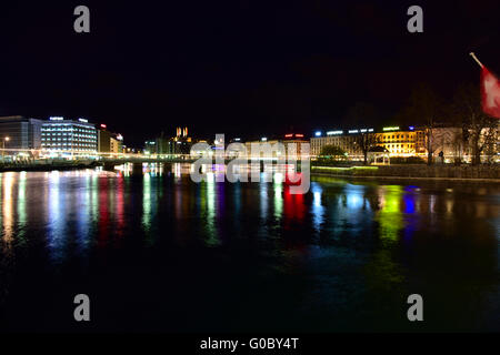 Ginevra, Svizzera sul lungomare della città di notte Foto Stock