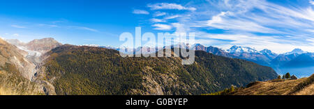 Panorama delle alpi svizzere e il ghiacciaio di Aletsch dalla piccola cittadina di Belalp, Canton Vallese, Svizzera Alps da Bela Foto Stock