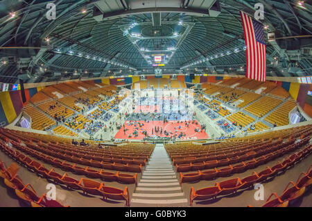 Vista generale di un ambiente chiuso stadio arena con evento asport Foto Stock