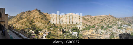 Vista panoramica di Amer Palace permanente sulla cima di una collina in Rajasthan Foto Stock