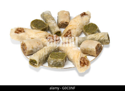 Piastra con bagno turco baklava isolate su sfondo bianco Foto Stock