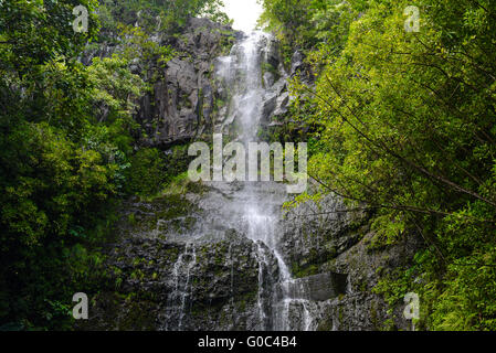 Cascata in Maui Hawaii lungo la strada a Hana Foto Stock