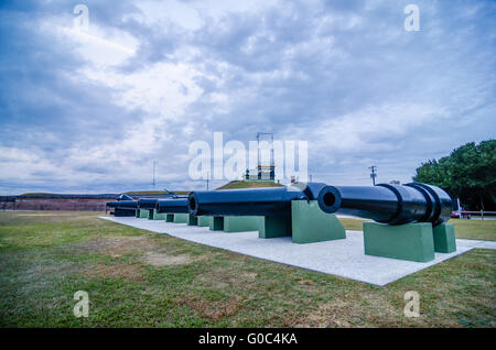 I cannoni di Fort Moultrie su Sullivan's Island in South Carolina - fort presso questo sito custodito Porto di Charleston per oltre 200 sì Foto Stock