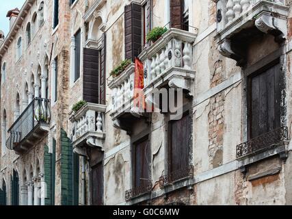 Vista dettagliata del veneziano di edifici di architettura Foto Stock