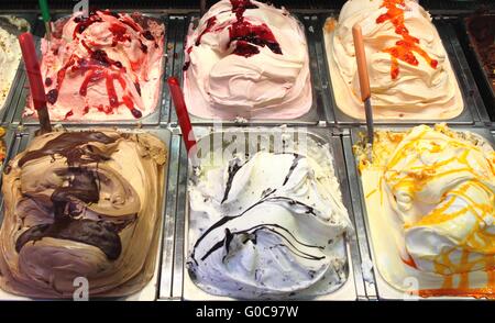 I diversi gusti di gelato italiano Foto Stock