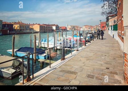 Vista sul canale su l'isola di Murano vicino Venezia in Italia Foto Stock