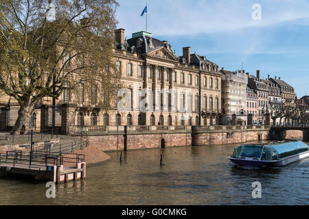 Palais Rohan e il fiume Ill a Strasburgo, Alsazia, Francia Foto Stock