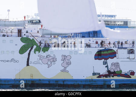 Moby Lines nave traghetto nel porto di Cavo, Isola d'Elba Foto Stock
