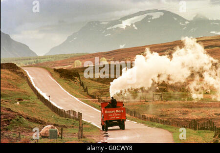 Condotto di vapore autocarro touring Highlands della Scozia Foto Stock