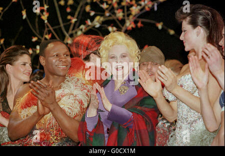 Vivienne Westwood fashion show at SECC Glasgow nel 1999 Foto Stock