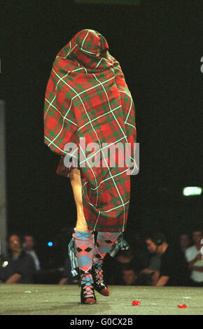 Vivienne Westwood fashion show at SECC Glasgow nel 1999 Foto Stock