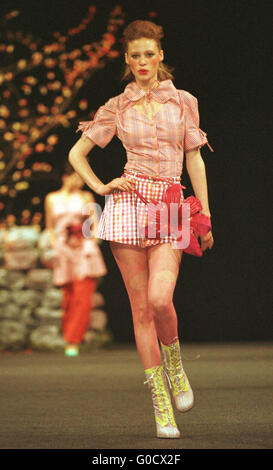 Vivienne Westwood fashion show at SECC Glasgow nel 1999 Foto Stock