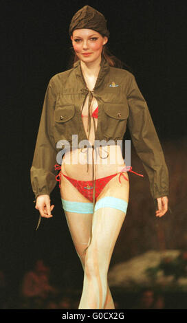 Vivienne Westwood fashion show at SECC Glasgow nel 1999 Foto Stock