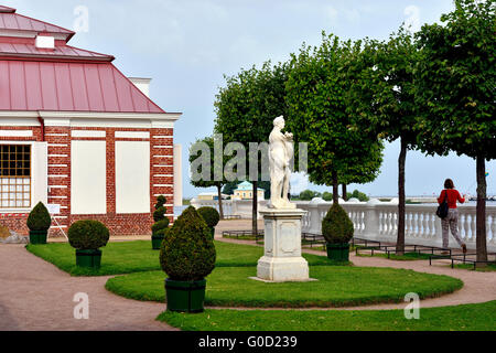 Il Palazzo di Monplaisir nel giardino inferiore, Peterhof Foto Stock