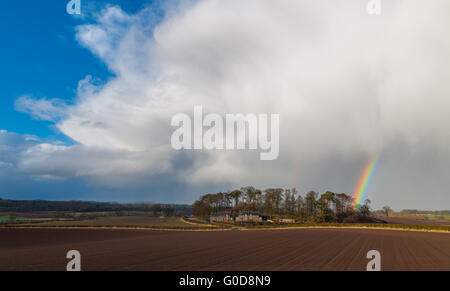 Pentola d'oro alla fine dell'arcobaleno Foto Stock