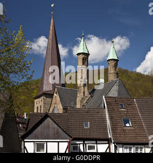 Chiesa Christuskirche e semi-case con travi di legno Foto Stock