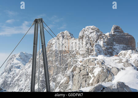 Montagne innevate del massiccio Dachstein in sun Foto Stock