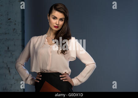 Ritratto glamour i capelli castani stile business girl Foto Stock