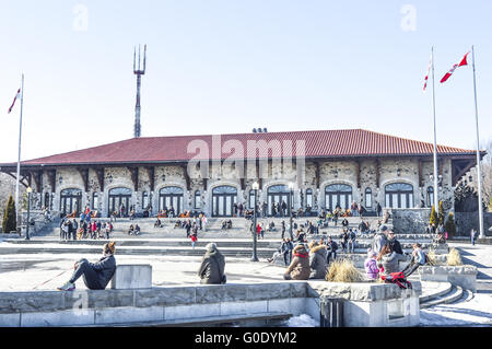 Montreal, Canada: Marzo 20, 2016: Mount Royal Chalet (francese: Chalet du Mont-Royal) è un edificio situato vicino alla vetta del MOU Foto Stock