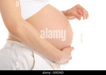 Donna incinta tenendo una provetta con sperma Foto Stock