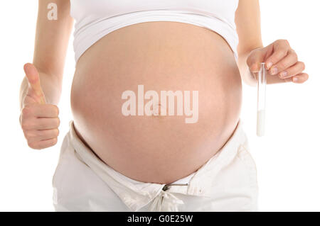 Donna incinta tenendo una provetta con sperma Foto Stock