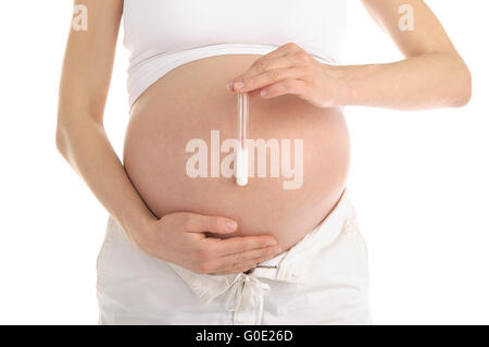 Donna incinta tenendo una provetta con sperma Foto Stock