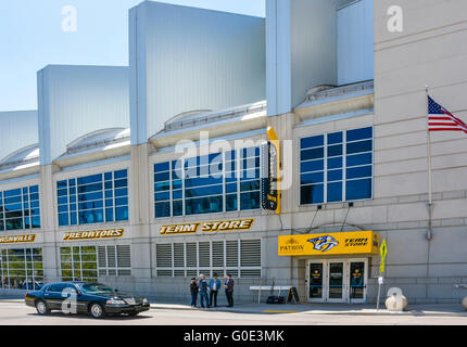 La Bridgestone Arena sede prestazioni ospita eventi musicali ed è casa di predatori NHL Hockey su ghiaccio team in Nashville TN Foto Stock