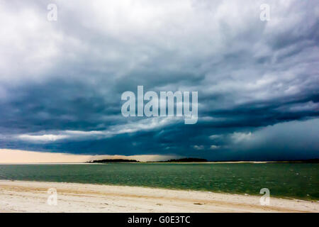 Tybee Island Beach scene durante la pioggia e la tempesta tuono Foto Stock