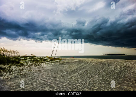 Tybee Island Beach scene durante la pioggia e la tempesta tuono Foto Stock