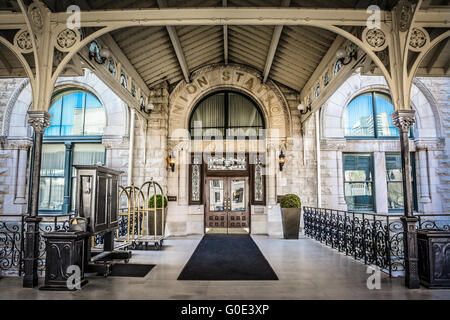 La Union Station Hotel, magnificamente ristrutturato ex L&N Railroad Station è un neo-romanica gemma architettonica di Nashville, TN Foto Stock