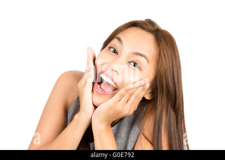 Beata donna asiatica ritratto facendo reagire una buona notizia Foto Stock