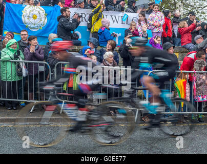 Northallerton, North Yorkshire, Regno Unito. Il 1 maggio 2016. La terza e ultima tappa del Tour de Yorkshire passa attraverso Northallerton su 198 km gamba tra Middlesbrough e Scarborough. Foto Stock