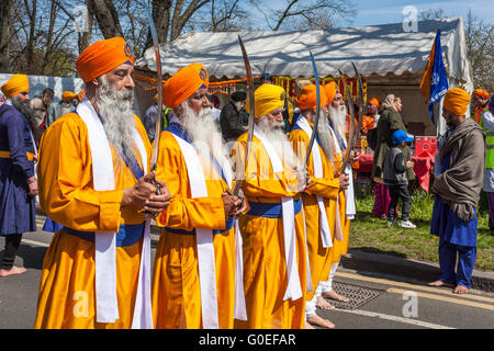 I sikh celebra Vaisakhi in Reading, Berkshire, Inghilterra, GB, UK. Foto Stock