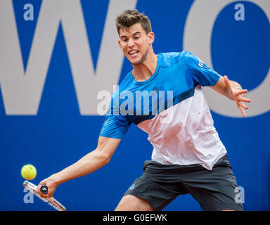 Monaco di Baviera, Germania. 01 Maggio, 2016. Austria Dominic Thiem in azione contro la Germania Philipp KOHLSCHREIBER: risultati nei (non mostrato) durante il match finale di ATP torneo di tennis a Monaco di Baviera, Germania, 01 maggio 2016. Foto: MARC MUELLER/dpa/Alamy Live News Foto Stock