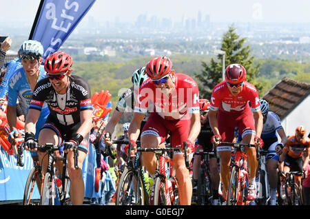 Koenigstein-Mammolshain, Germania. 01 Maggio, 2016. John Degenkolb (2-L) del Team Giant-Alpecin rende il suo modo Mammolshainer Berg montagna durante la Città Eschborn-Frankfurt Loop, in Koenigstein-Mammolshain, Germania, 01 maggio 2016. Foto: ARNE DEDERT/dpa/Alamy Live News Foto Stock