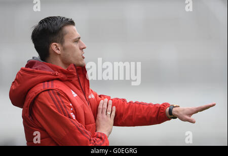 Monaco di Baviera, Germania. 01 Maggio, 2016. Monaco di Baviera allenatore Thomas Woerle gesti durante il tedesco donna Bundesliga partita di calcio tra il Bayern Monaco e Bayer Leverkusen in Monaco di Baviera, Germania, 01 maggio 2016. Foto: ANDREAS GEBERT/dpa/Alamy Live News Foto Stock