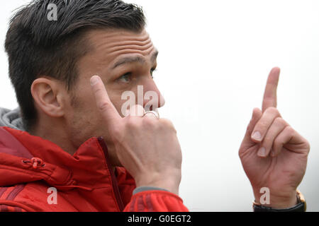 Monaco di Baviera, Germania. 01 Maggio, 2016. Monaco di Baviera allenatore Thomas Woerle gesti durante il tedesco donna Bundesliga partita di calcio tra il Bayern Monaco e Bayer Leverkusen in Monaco di Baviera, Germania, 01 maggio 2016. Foto: ANDREAS GEBERT/dpa/Alamy Live News Foto Stock