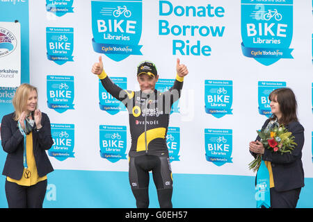 Scarborough, in Inghilterra. Il 1 maggio 2016. T. Voeckler (FRA) di dati della dimensione vince nella classifica generale per il Tour de Yorkshire Credito: Dan Cooke/Alamy Live News Foto Stock