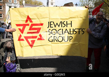 Londra, 1 maggio 2016 - Migliaia di prendere parte nel giorno di maggio nel rally di Londra seguita da marzo a Trafalgar Square Credit: Dinendra Haria/Alamy Live News Foto Stock