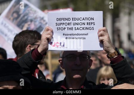 Londra,l'Inghilterra,REGNO UNITO : 1 Maggio 2016 : migliaia di prendere parte nel giorno di maggio marzo a Londra e detiene un rally in Trafalgar Sqaure, Londra. Credito: Vedere Li/Alamy Live News Foto Stock