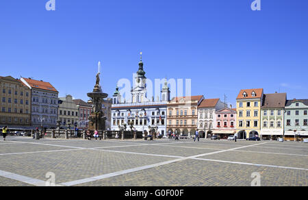 Fontana di piazza nel centro storico di Ceske Budejovice. Foto Stock